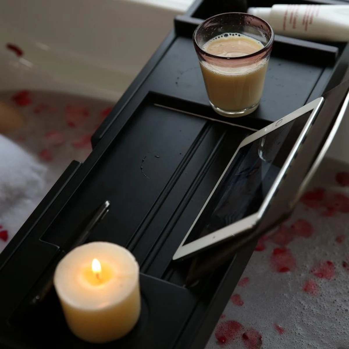 Merkloos Decopatent® Badplank - Uitschuifbaar 75 -> 110 Cm - Verstelbaar Bamboe Badrekje Voor In Bad - Boekenhouder - Tablethouder - Zwart - Afbeelding 7