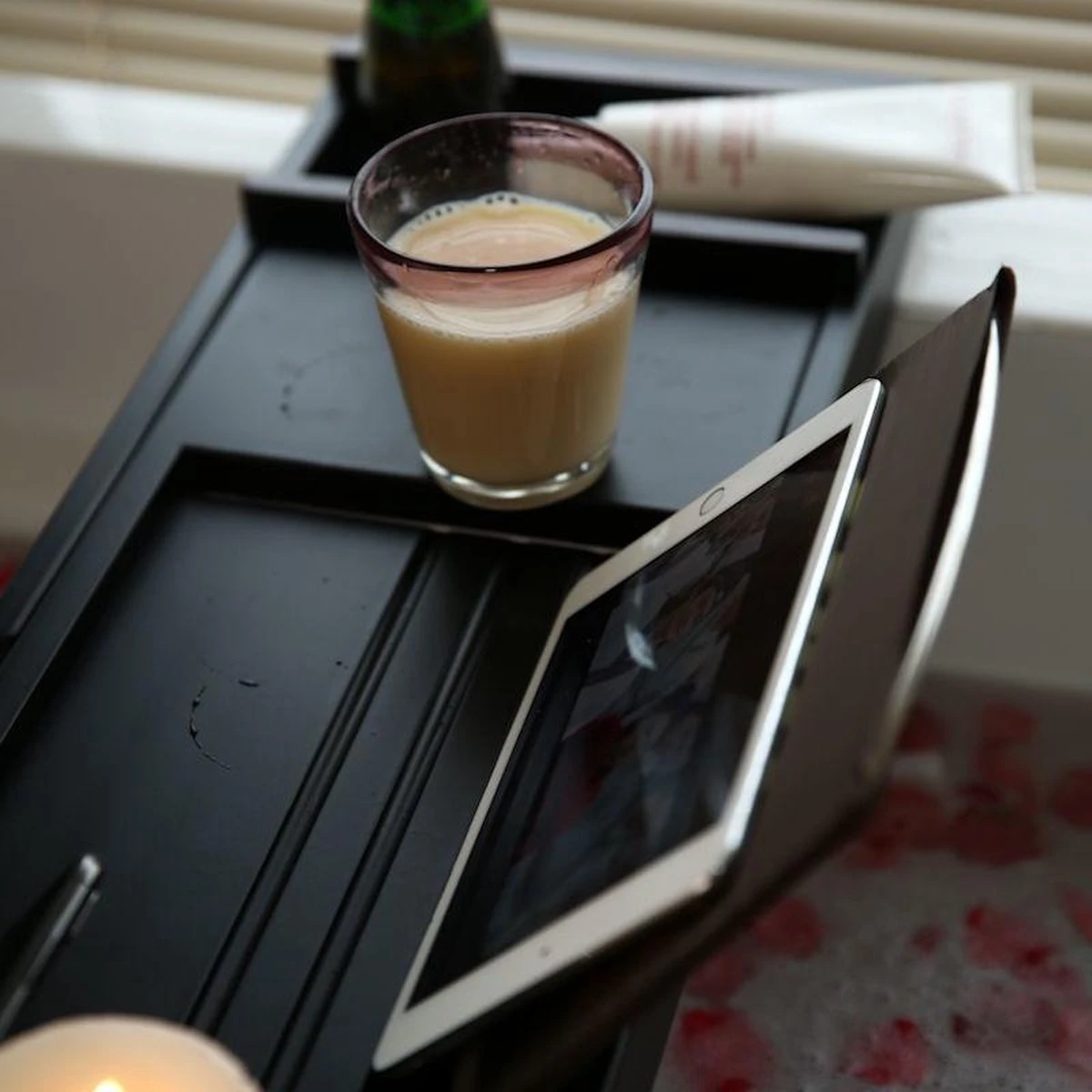 Merkloos Decopatent® Badplank - Uitschuifbaar 75 -> 110 Cm - Verstelbaar Bamboe Badrekje Voor In Bad - Boekenhouder - Tablethouder - Zwart - Afbeelding 9