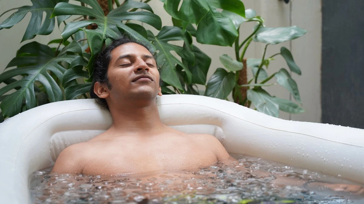 Tubble® Compact - Klein Opblaasbaar Ligbad 140 Cm Lang – Opvouwbaar Bad Voor Volwassenen Tot 170cm - IJsbad Wim Hof Methode - Zitbad - 200L - Afbeelding 2